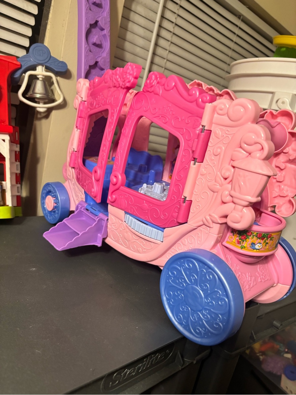 Disney Princess Little People Pull-Along Musical Carriage Playset